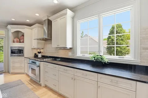 11180 Hawthorn Ridge Fishers IN 46037