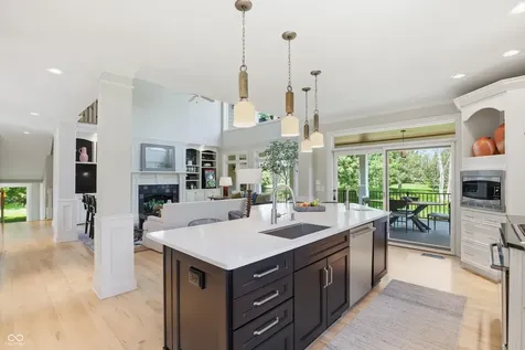 11180 Hawthorn Ridge Fishers IN 46037