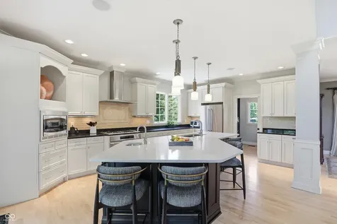 11180 Hawthorn Ridge Fishers IN 46037