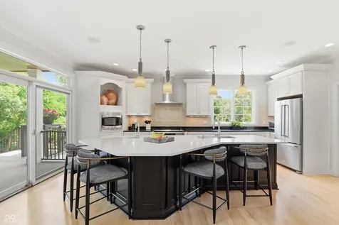 11180 Hawthorn Ridge Fishers IN 46037