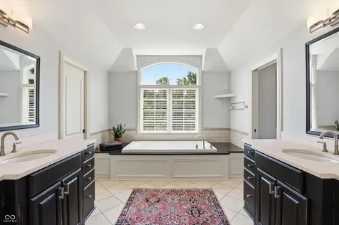 11180 Hawthorn Ridge Fishers IN 46037