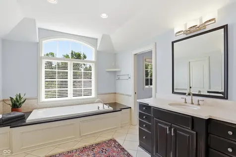 11180 Hawthorn Ridge Fishers IN 46037