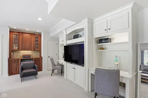 11180 Hawthorn Ridge Fishers IN 46037