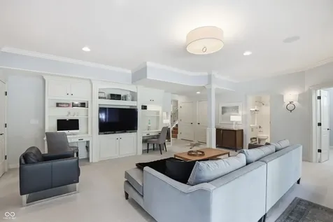 11180 Hawthorn Ridge Fishers IN 46037