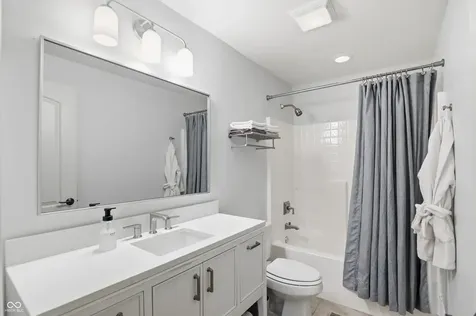 11180 Hawthorn Ridge Fishers IN 46037