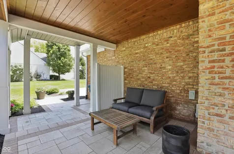 11180 Hawthorn Ridge Fishers IN 46037