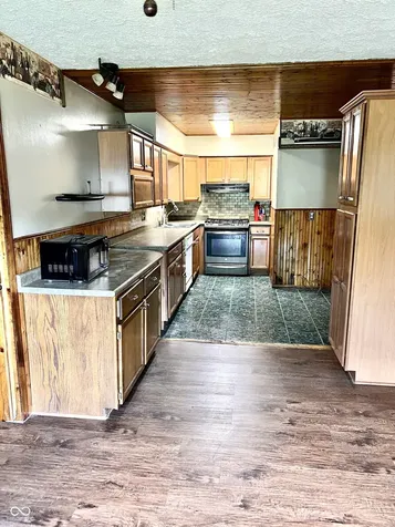 9715 E 42nd Street Indianapolis IN 46235
