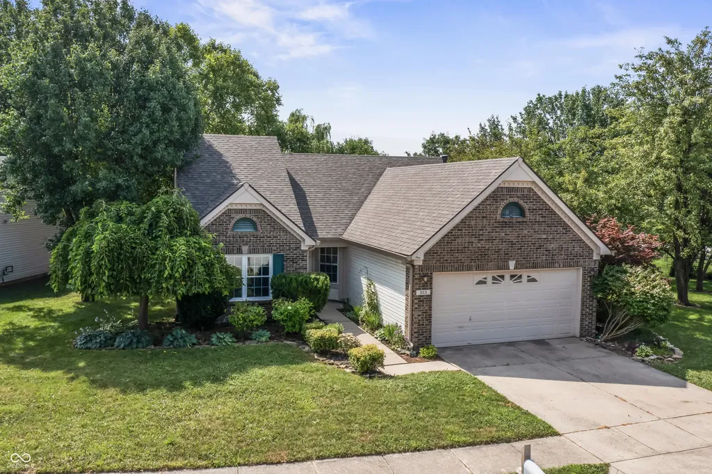 323 Lake Ridge Lane Greenwood IN 46142