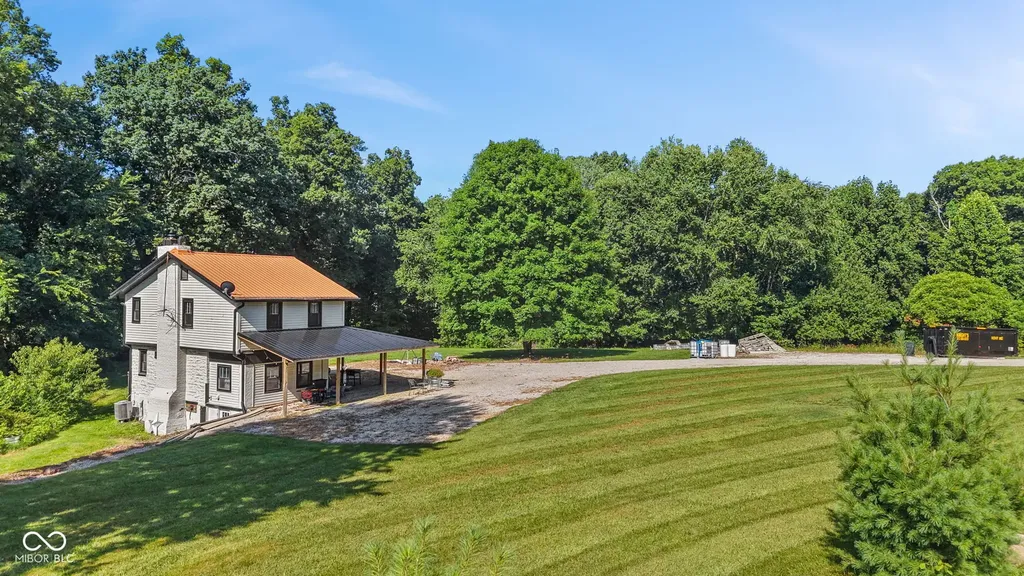 8666 Bear Creek Road Morgantown IN 46160