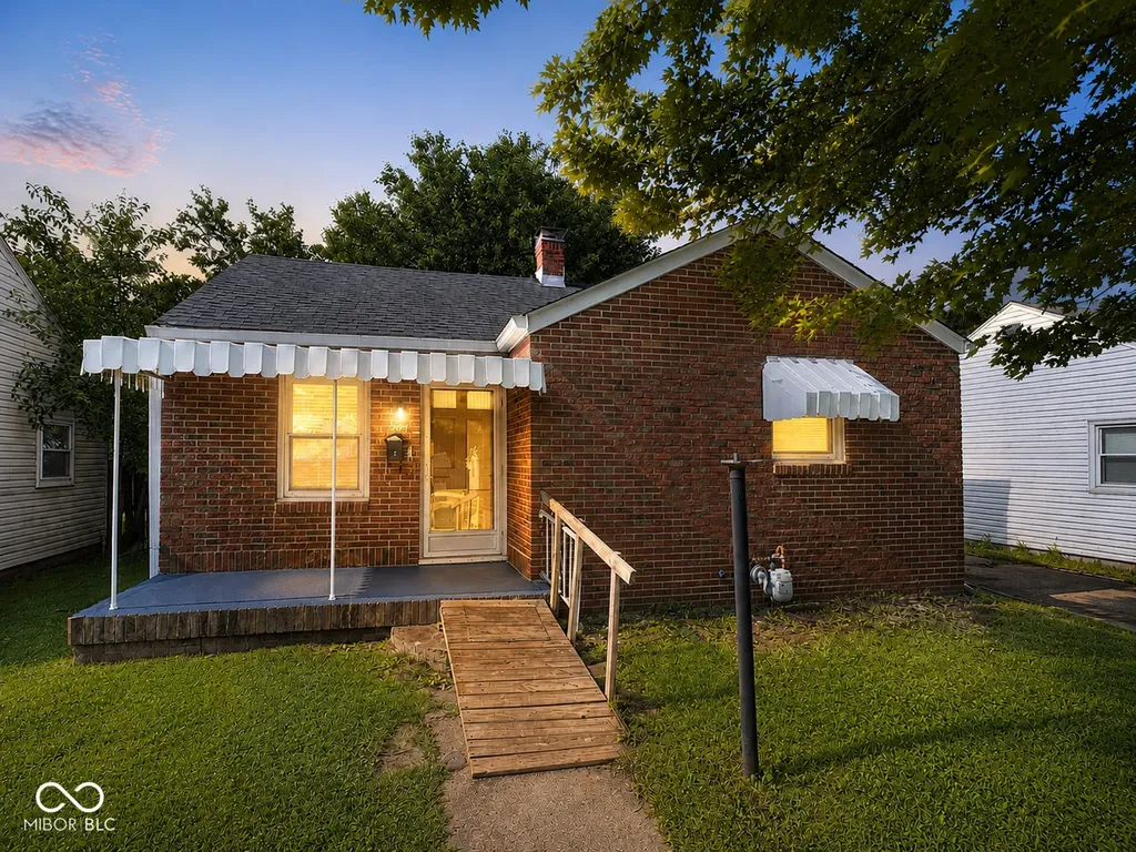 208 E 35th Street Anderson IN 46013
