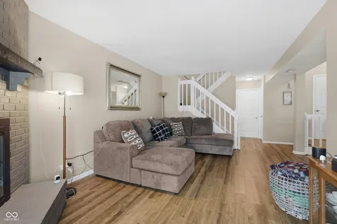 2458 Chaseway Court Indianapolis IN 46268