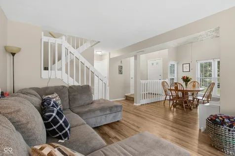 2458 Chaseway Court Indianapolis IN 46268