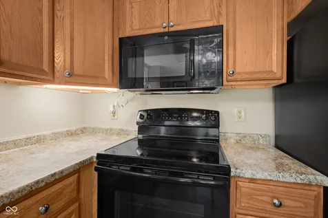2458 Chaseway Court Indianapolis IN 46268