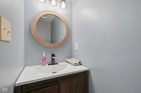 2458 Chaseway Court Indianapolis IN 46268