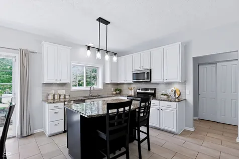 8765 Lily Court Zionsville IN 46077