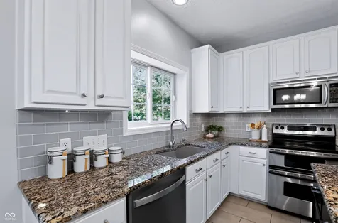 8765 Lily Court Zionsville IN 46077