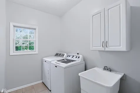 8765 Lily Court Zionsville IN 46077