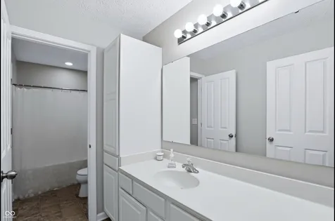 8765 Lily Court Zionsville IN 46077