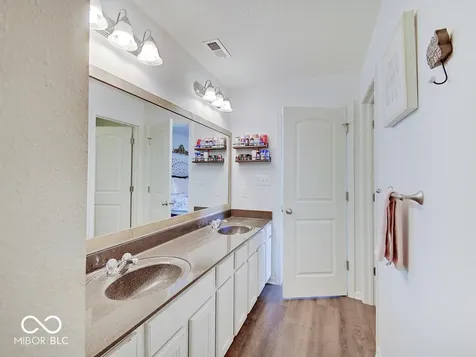 4304 Amesbury Place Westfield IN 46062