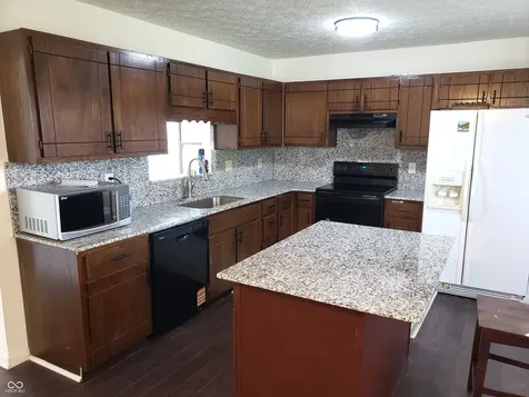 8768 Buckhaven Indianapolis IN 46256