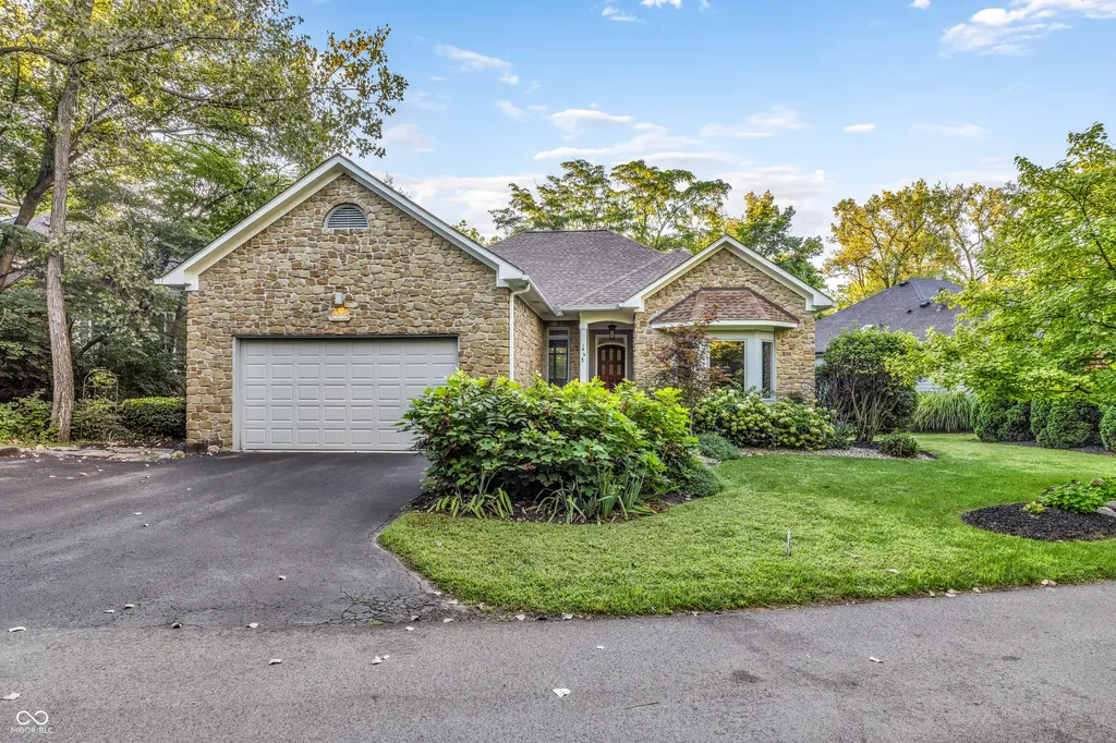 8069 Middle Bay Lane Indianapolis IN 46236