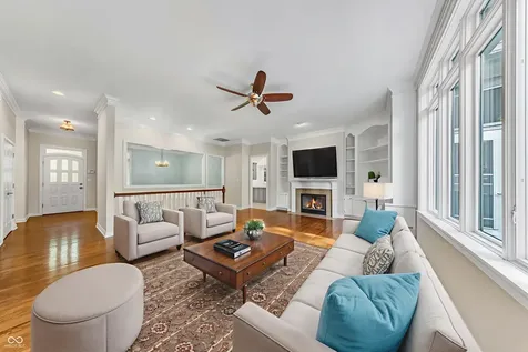 8069 Middle Bay Lane Indianapolis IN 46236