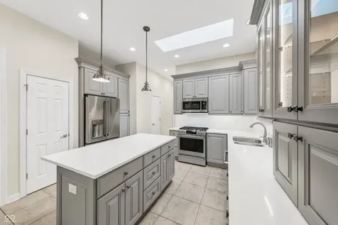 8069 Middle Bay Lane Indianapolis IN 46236
