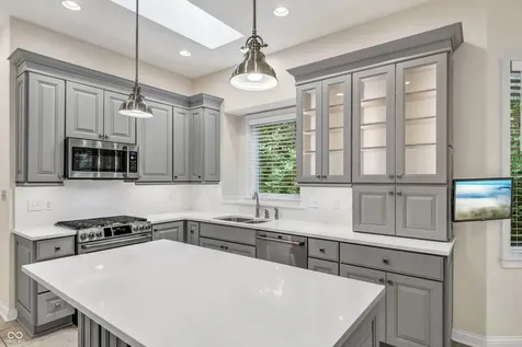 8069 Middle Bay Lane Indianapolis IN 46236