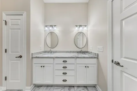 8069 Middle Bay Lane Indianapolis IN 46236