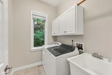 8069 Middle Bay Lane Indianapolis IN 46236