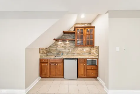 8069 Middle Bay Lane Indianapolis IN 46236