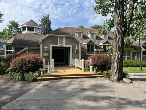 8069 Middle Bay Lane Indianapolis IN 46236