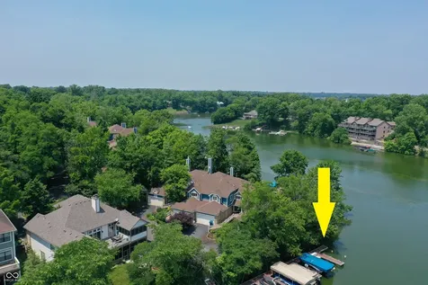 8069 Middle Bay Lane Indianapolis IN 46236