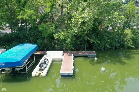 8069 Middle Bay Lane Indianapolis IN 46236