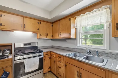 8813 E 16th Street Indianapolis IN 46219