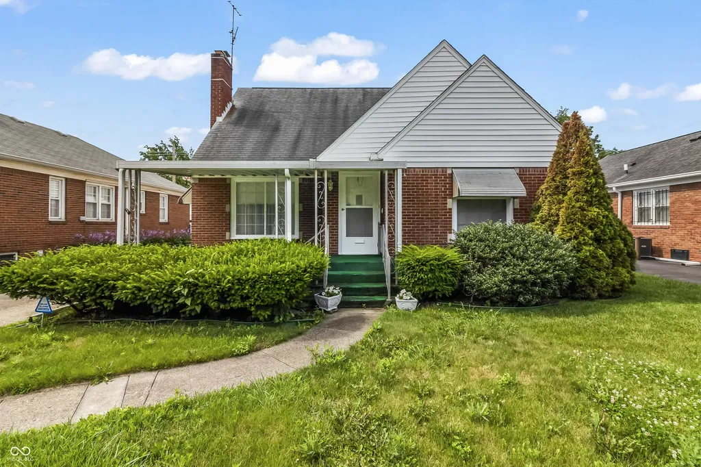 5229 E 16th Indianapolis IN 46218