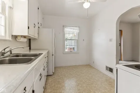 5229 E 16th Indianapolis IN 46218