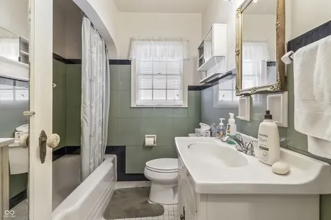 5229 E 16th Indianapolis IN 46218