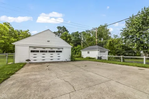 5229 E 16th Indianapolis IN 46218
