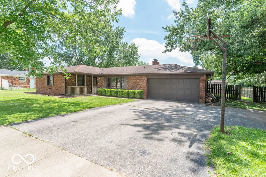 8885 E County Road 600 N Brownsburg IN 46112