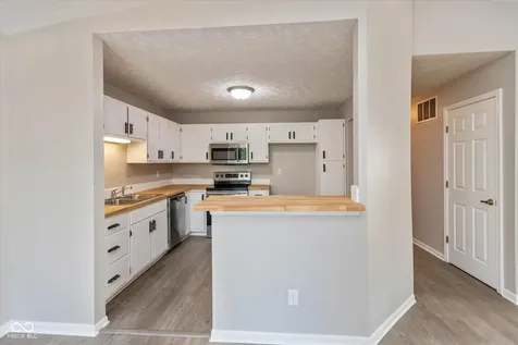 9526 Bay Vista E Drive Indianapolis IN 46250