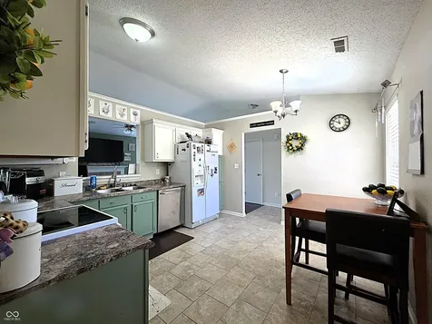 49 Meadow Creek East Boulevard Whiteland IN 46184
