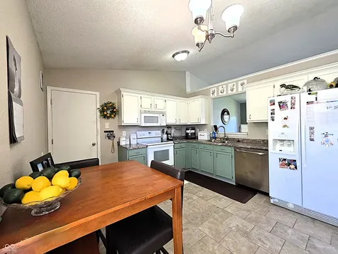 49 Meadow Creek East Boulevard Whiteland IN 46184