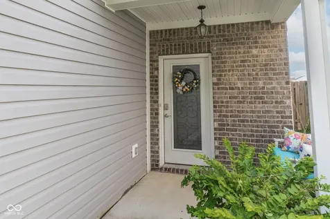 2483 Shadow Bend Drive Columbus IN 47201