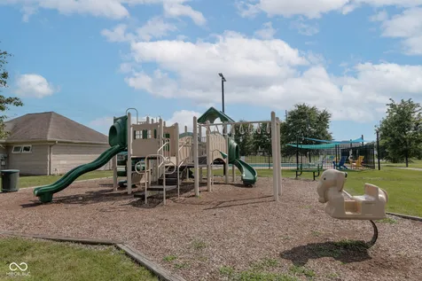 2483 Shadow Bend Drive Columbus IN 47201