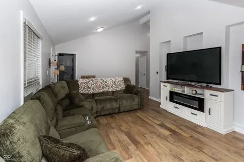 140 Appletree Row Greenwood IN 46142