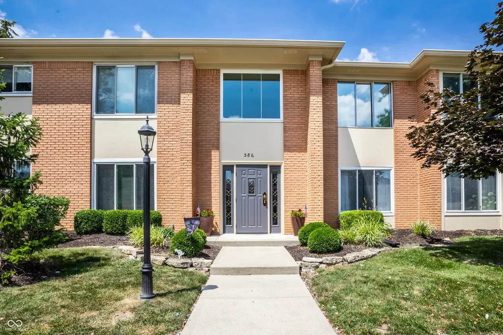 586 Hunters Drive Carmel IN 46032