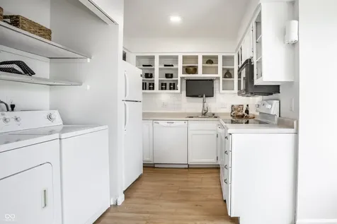 586 Hunters Drive Carmel IN 46032