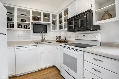 586 Hunters Drive Carmel IN 46032