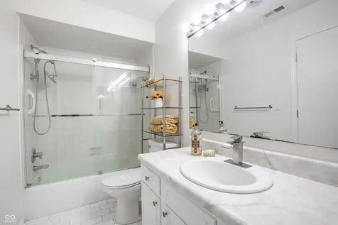 586 Hunters Drive Carmel IN 46032